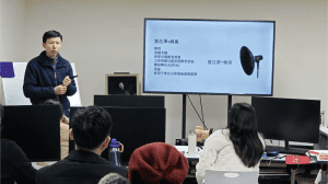 课堂现场-骆来权老师教授补光设备2